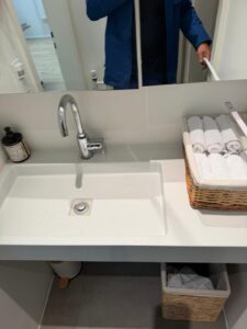 Fliesenverlegung im Sanitärbereich bei Heritage Auctions in München
