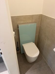 WC mit Geberit Monolith und neuen Fliesen bei Heritage Auctions in München